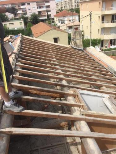 couverture de toiture tuiles canal ancienne courant couvert à Salon de Provence -12